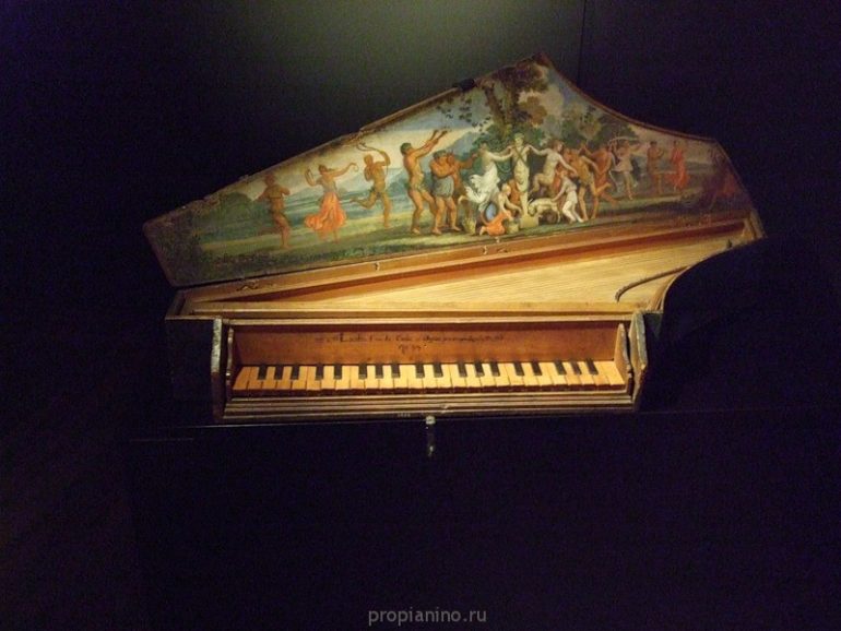 Клавесин струнный музыкальный инструмент фото