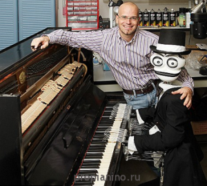 Робот - виртуоз пианино